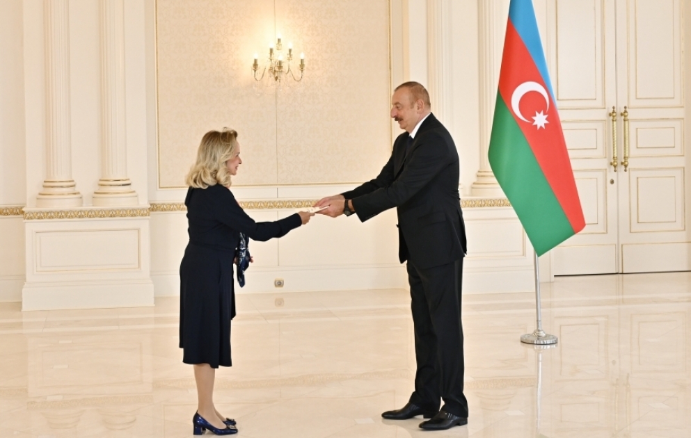 Präsident Ilham Aliyev nimmt Beglaubigungsschreiben der neu ernannten Botschafterin von Panama in Aserbaidschan entgegenVIDEO