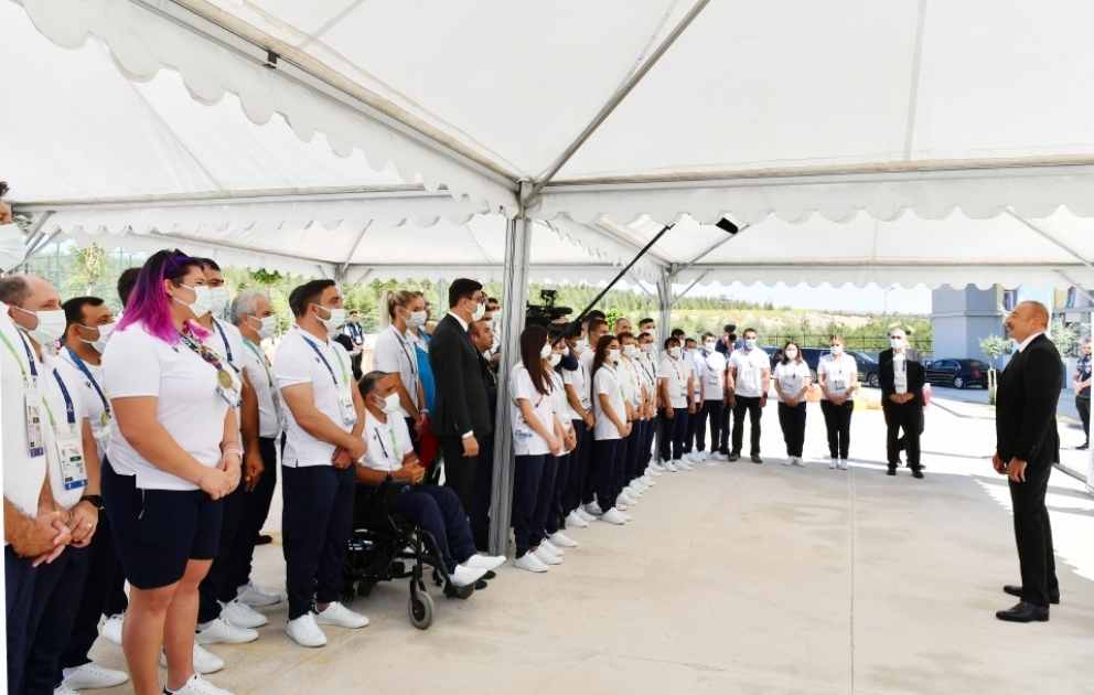 Präsident Ilham Aliyev trifft sich mit Athleten, die Aserbaidschan bei den 5. Islamischen Spielen der Solidarität in Konya vertreten VIDEO