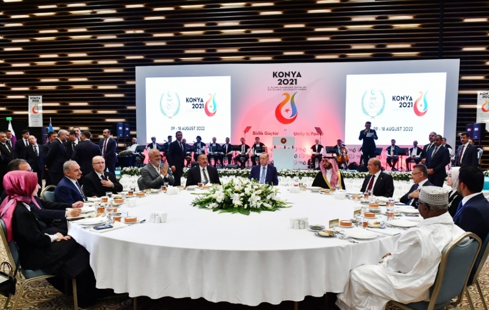 Dîner offert en l'honneur des chefs d'État, de gouvernement et des délégations participant à la cérémonie d'ouverture de la 5e édition des Jeux de la solidarité islamique VIDEO