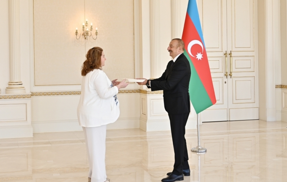 Prezident İlham Əliyev Argentinanın Azərbaycanda yeni təyin olunan səfirinin etimadnaməsini qəbul edib YENİLƏNİB VİDEO