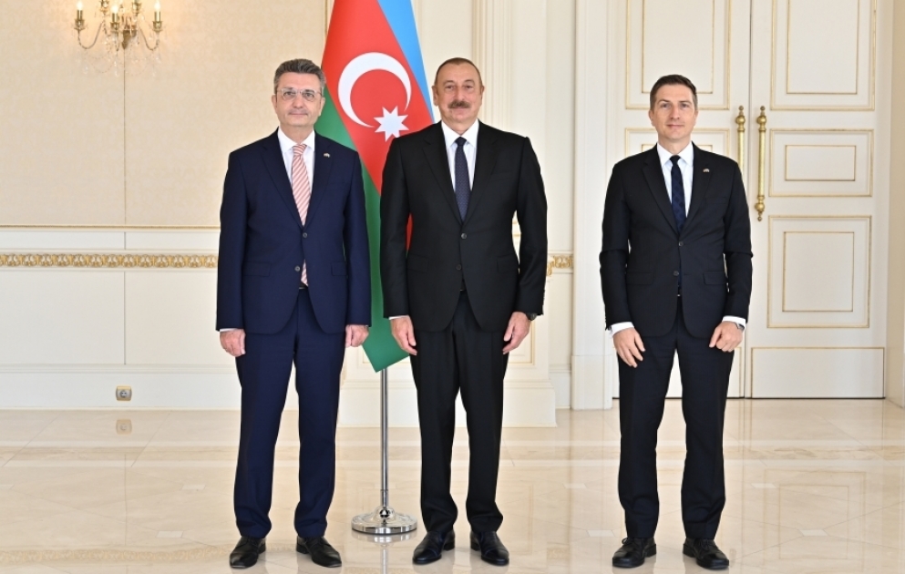 Prezident İlham Əliyev Almaniyanın Azərbaycanda yeni təyin olunan səfirinin etimadnaməsini qəbul edib  YENİLƏNİB VİDEO