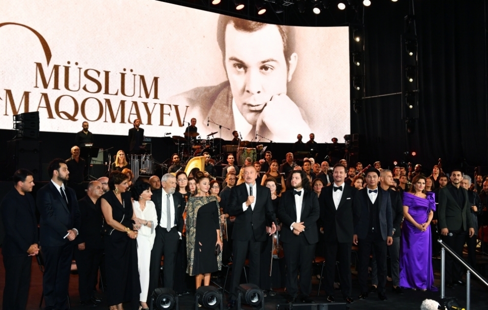 Soirée dédiée à la mémoire du chanteur de renommée mondiale Muslum Magomaïev  Le président Ilham Aliyev et la première dame Mehriban Aliyeva assistent à la soirée VIDEO