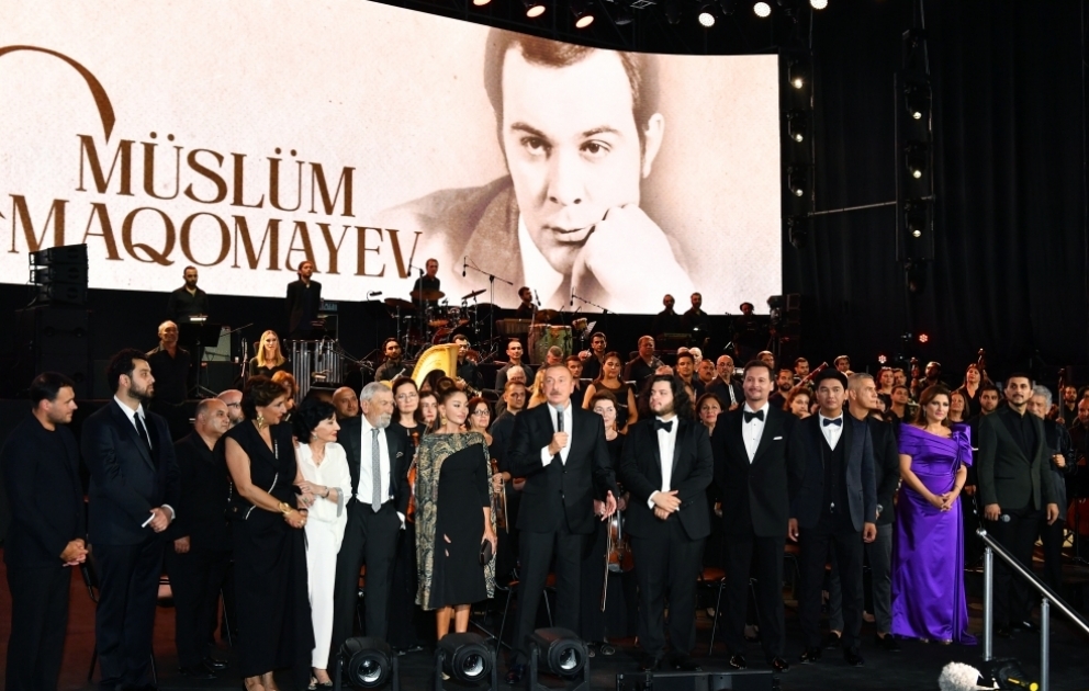 Abend zum Andenken an weltberühmten Sänger Muslim Magomaev  Präsident Ilham Aliyev und First Lady Mehriban Aliyeva nahmen am Abend teil VIDEO