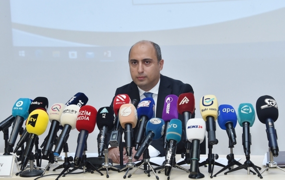 Emin Əmrullayev: 865 məktəb direktorunun, 2343 direktor müavininin vəzifə maaşına əlavələr veriləcək VİDEO