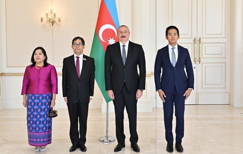 Präsident Ilham Aliyev empfängt neuen thailändischen Botschafter zur Entgegennahme seines Beglaubigungsschreibens VIDEO
