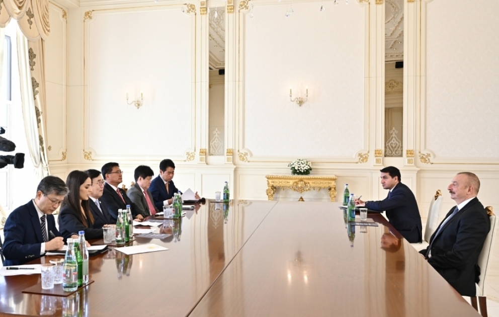 Le président Ilham Aliyev reçoit un représentant spécial du président de la République de Corée VIDEO