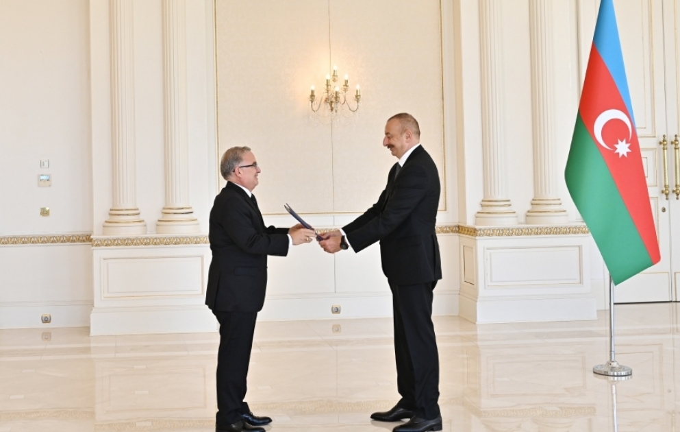 Prezident İlham Əliyev Dominikanın Azərbaycanda yeni təyin olunan səfirinin etimadnaməsini qəbul edib YENİLƏNİB VİDEO