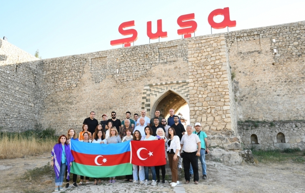 “Şuşa yaradıcılıq emalatxanası”nın iştirakçıları Şuşa şəhəri ilə yaxından tanış olublar VİDEO