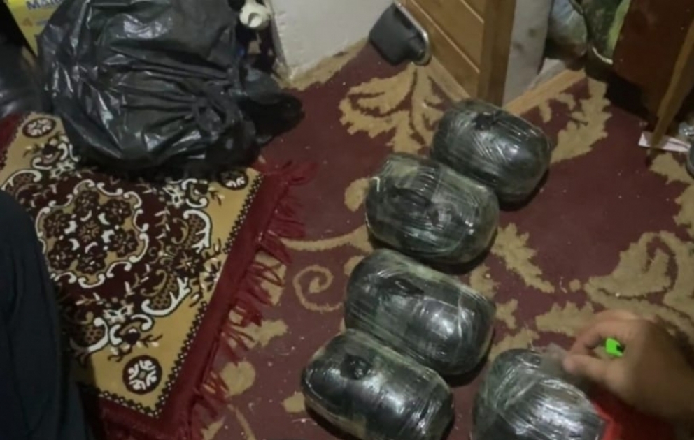Astara sakinin evindən 13 kiloqramdan çox narkotik vasitə aşkarlanıb VİDEO
