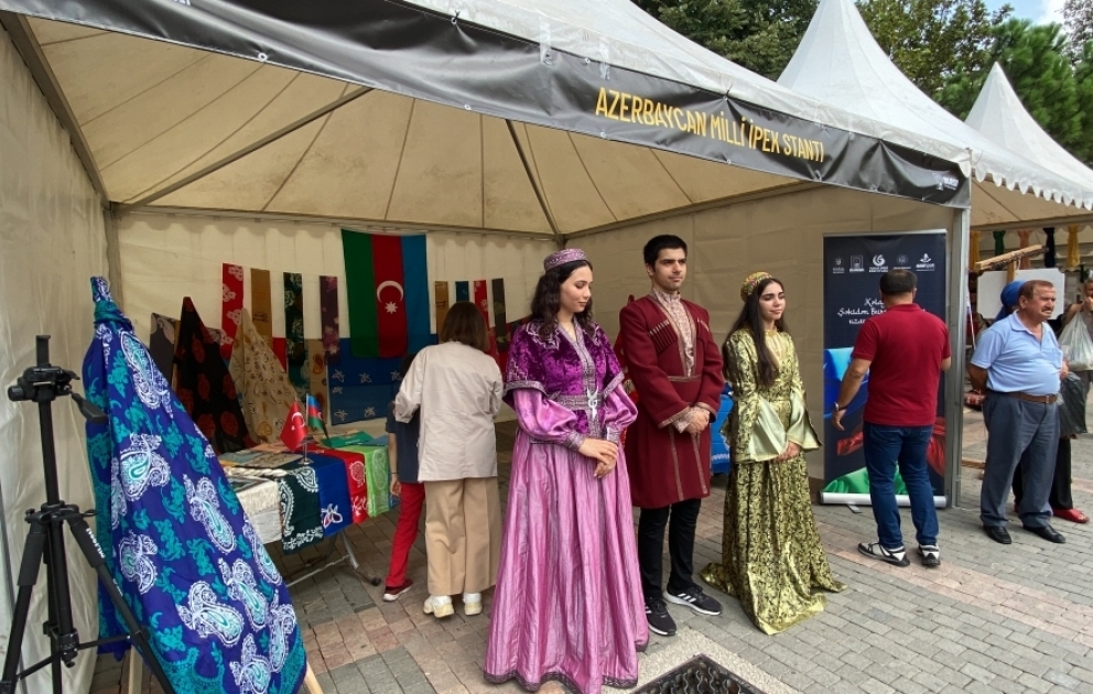 Azərbaycan kəlağayıları Bursada keçirilən beynəlxalq festivalda sərgilənir VİDEO