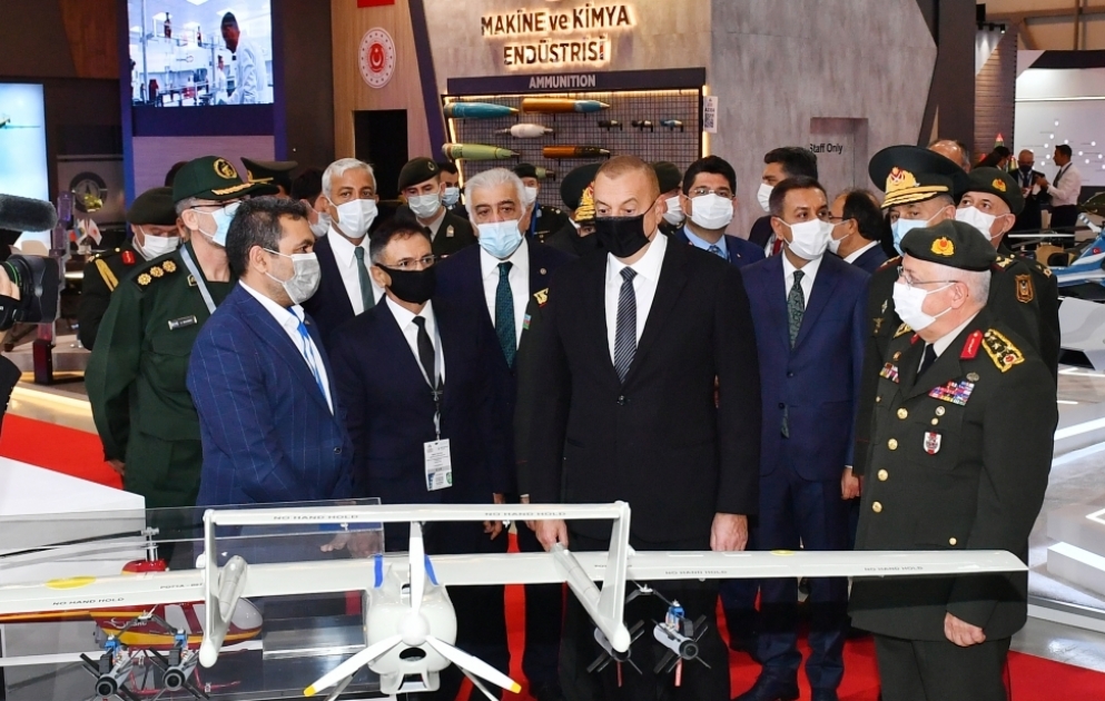 Le président de la République visite les salons ADEX et Securex Caspian VIDEO