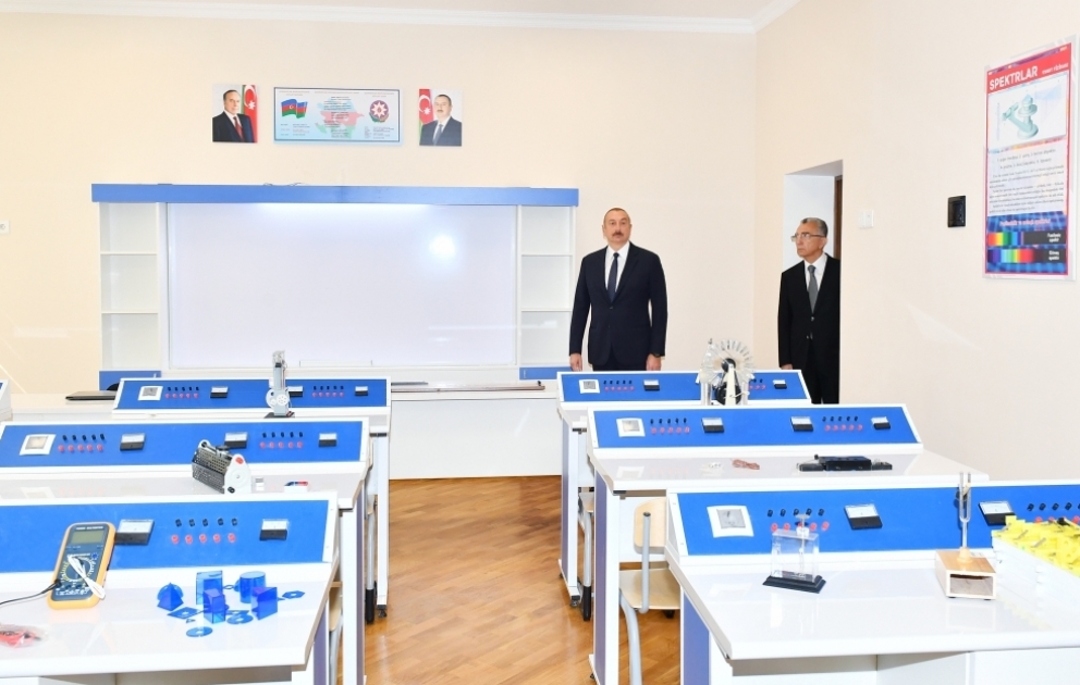 Prezident İlham Əliyev Bakının Nəsimi rayonunda yeni korpusu tikilən 35 saylı tam orta məktəbdə yaradılan şəraitlə tanış olub VİDEO