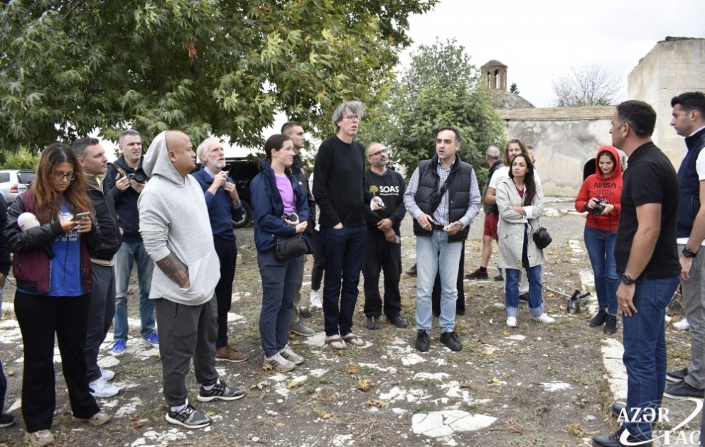 Beynəlxalq səyahətçilər Ağdamda ermənilərin törətdiyi vəhşiliklərlə tanış olublar FOTO VİDEO