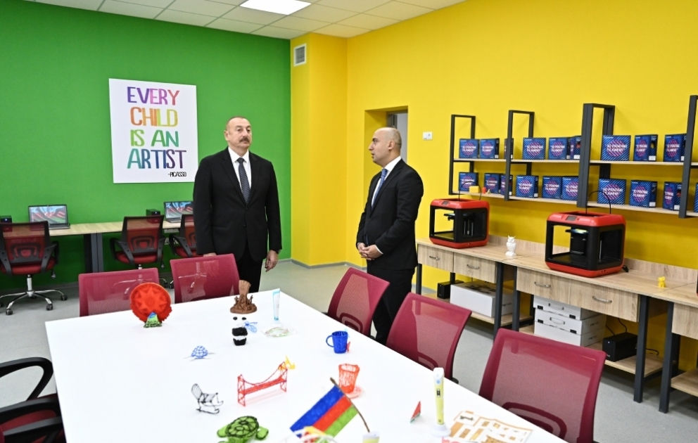 Le président Ilham Aliyev visite une nouvelle école dans le bourg de Saraï VIDEO