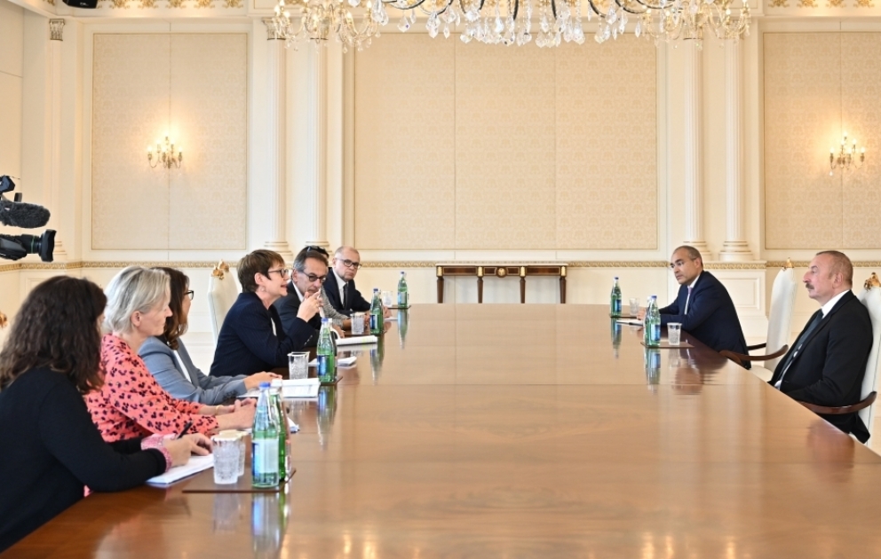Ilham Aliyev reçoit une délégation menée par la présidente de la BERD VIDEO