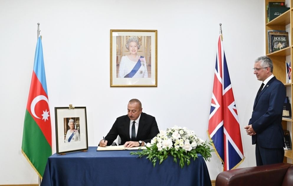 Le président de la République rend visite à l’ambassade de Grande-Bretagne en Azerbaïdjan à la suite du décès de la reine Elisabeth II VIDEO