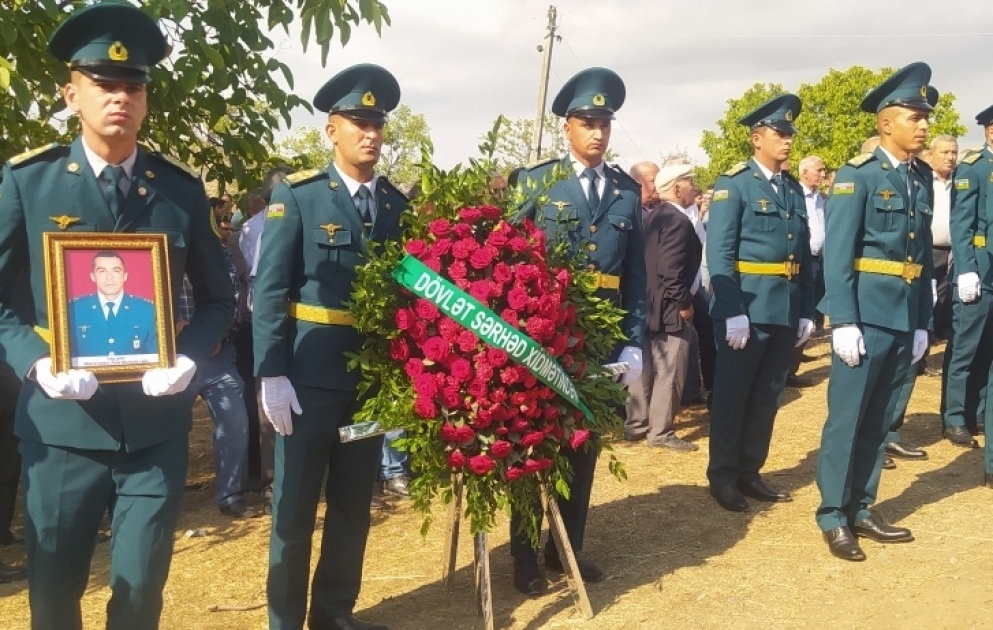 Şəhid Yunis Kazımov son mənzilə böyük izdihamla yola salınıb VİDEO