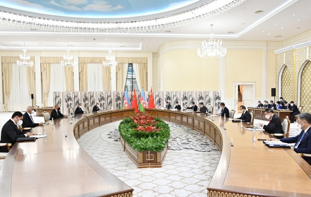 Präsident Ilham Aliyev trifft Präsident Xi Jinping in Samarkand VIDEO