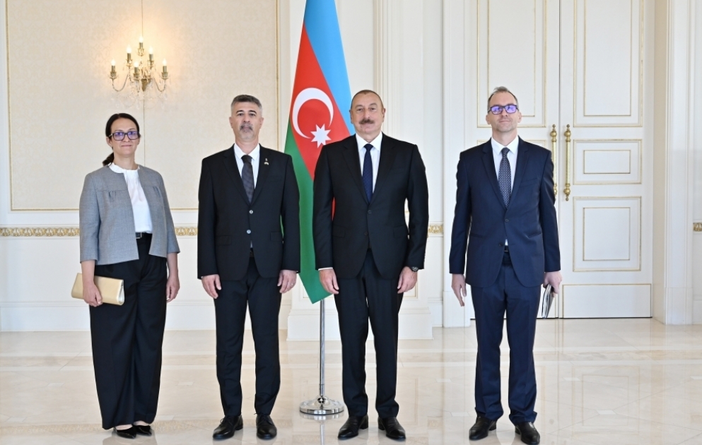 Prezident İlham Əliyev Macarıstanın Azərbaycanda yeni təyin olunan səfirinin etimadnaməsini qəbul edib YENİLƏNİB VİDEO