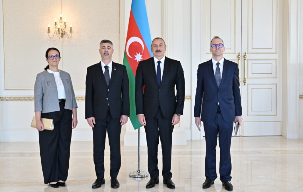 President Ilham Aliyev accepted credentials of incoming ambassador of Hungary VIDEO