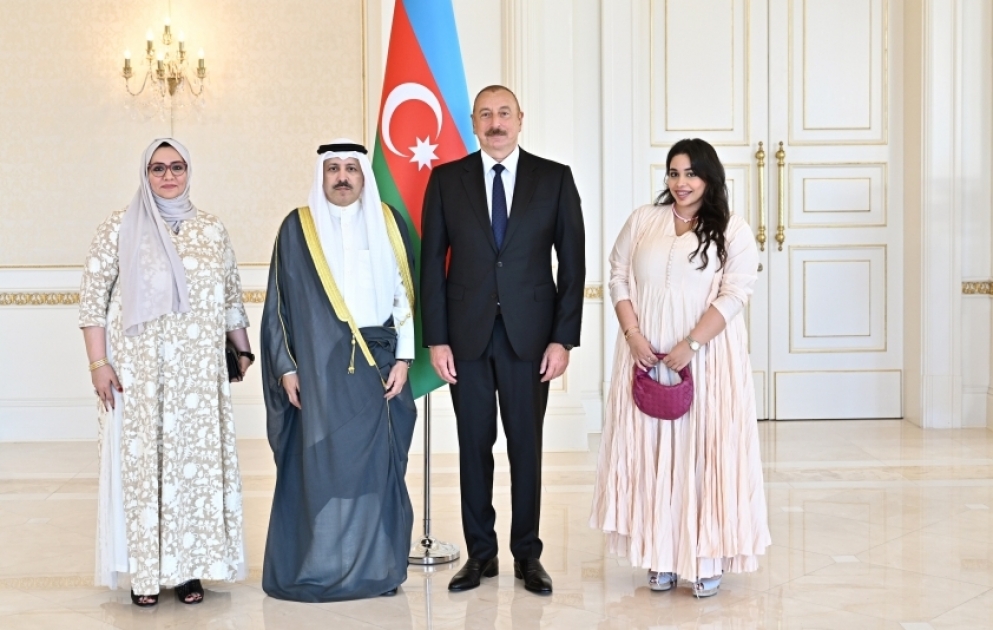 Neuer Botschafter von Kuwait überreicht Präsident Ilham Aliyev sein Beglaubigungsschreiben VIDEO