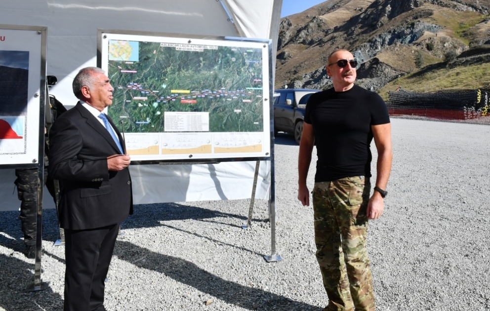Le président azerbaïdjanais visite le chantier d’un tunnel sur l’autoroute Kelbédjer-Latchine VIDEO