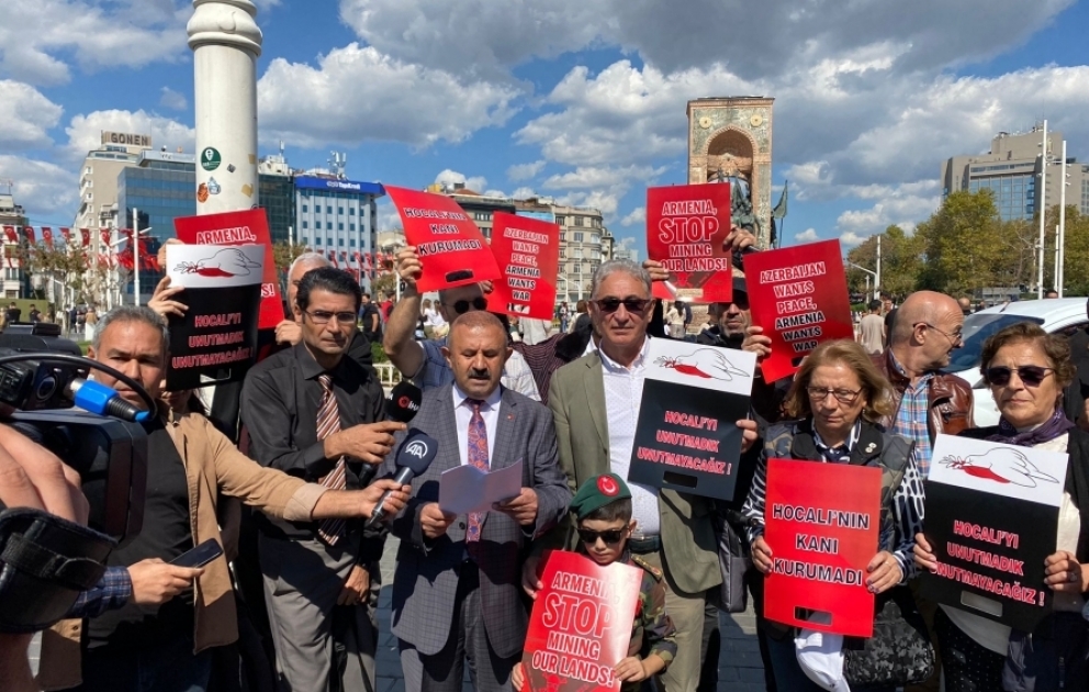 İstanbulda Azərbaycan Ordusuna dəstək və Ermənistan tərəfindən törədilən təxribatlara etiraz məqsədilə aksiya keçirilib VİDEO
