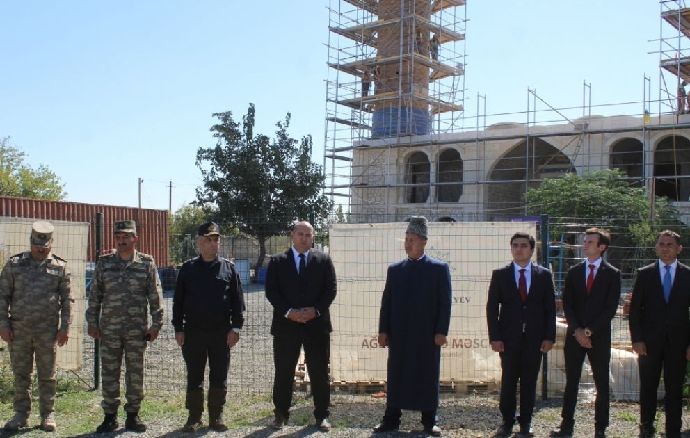 Ağdamda Şəhidlər xiyabanına yürüş təşkil olunub, həmişəyaşıl ağac tingləri əkilib FOTO VİDEO