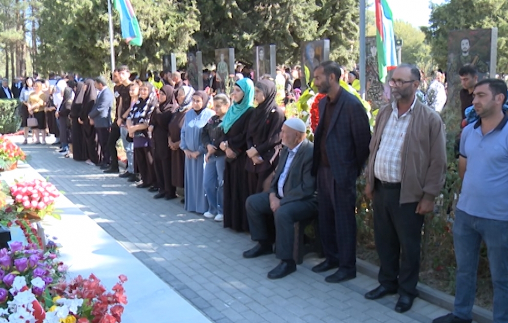 Vətən müharibəsi şəhidlərinin əziz xatirəsi Yevlaxda ehtiramla anılıb VİDEO