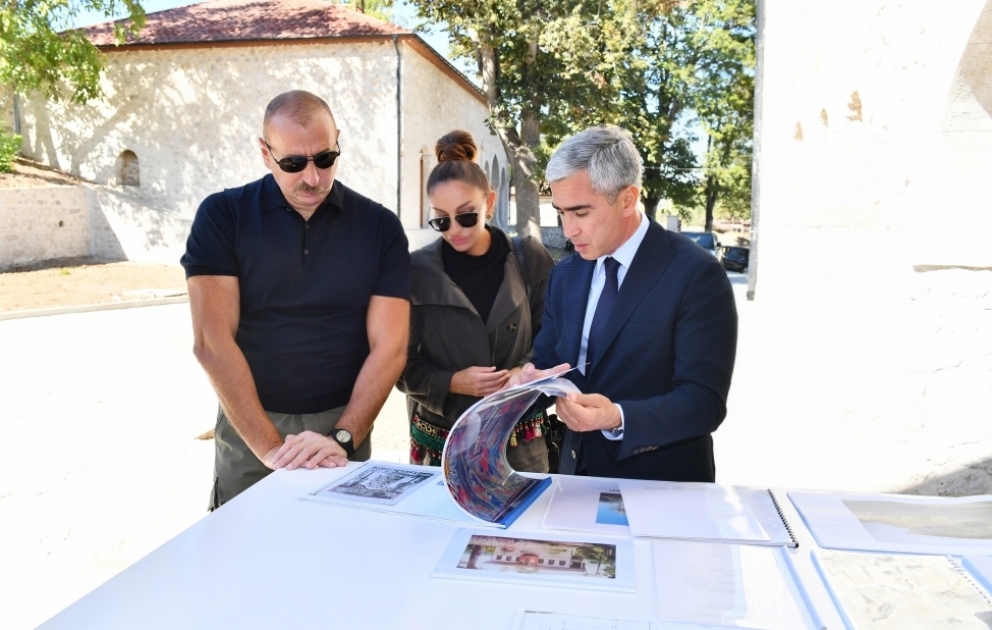 Le président Ilham Aliyev et son épouse Mehriban Aliyeva inspectent l’avancement des travaux de restauration dans le manoir des Mehmandarov VIDEO