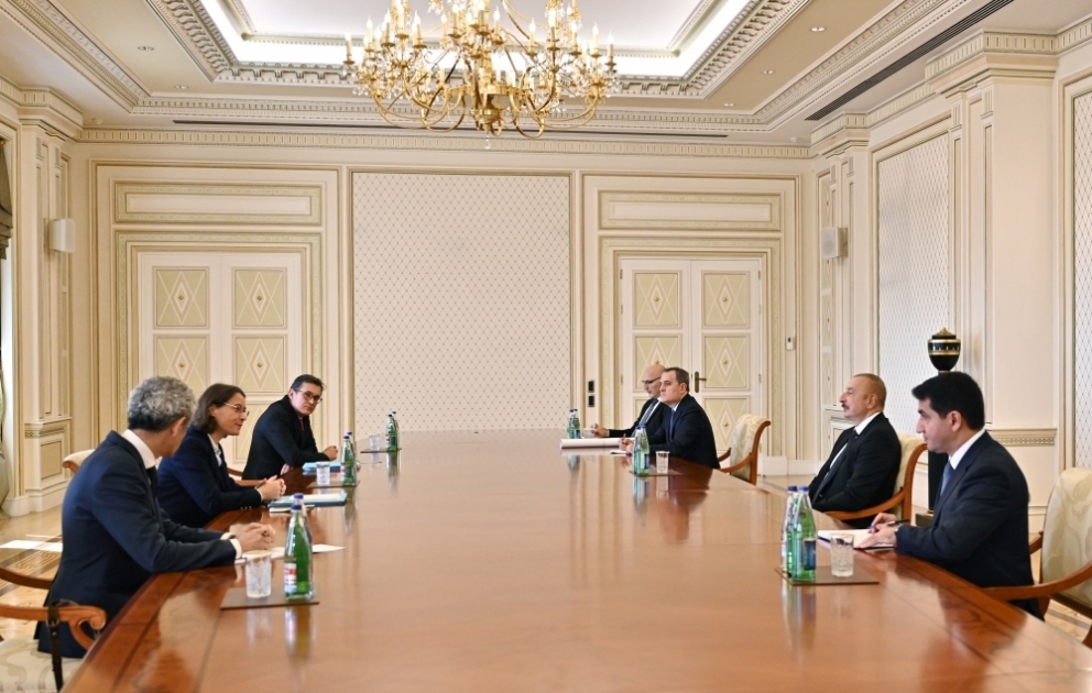 Präsident Ilham Aliyev empfängt Beraterin im Kabinett des französischen Präsidenten VIDEO