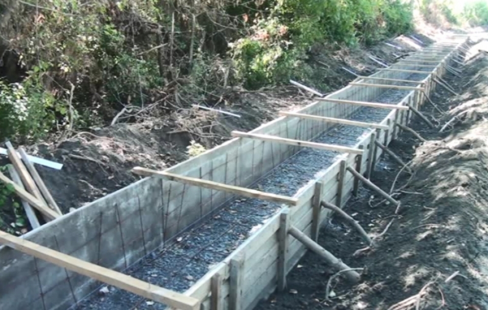 Zaqatalada yeni beton kanal çəkilir VİDEO