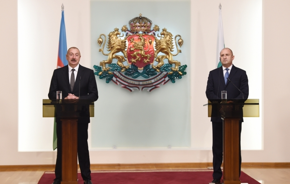 Präsidenten von Aserbaidschan und Bulgarien treten mit Erklärungen für Presse auf VIDEO