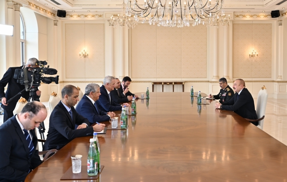 Prezident İlham Əliyev İsrailin müdafiə nazirini qəbul edib VİDEO