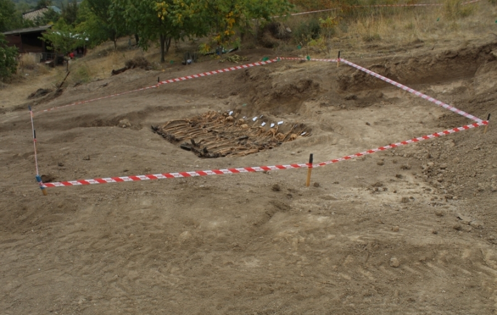 In Kodjavend ein weiteres Massengrab gefunden, in dem armenische Soldaten von ihnen getötete Aserbaidschaner massiv beigesetzt haben VIDEO