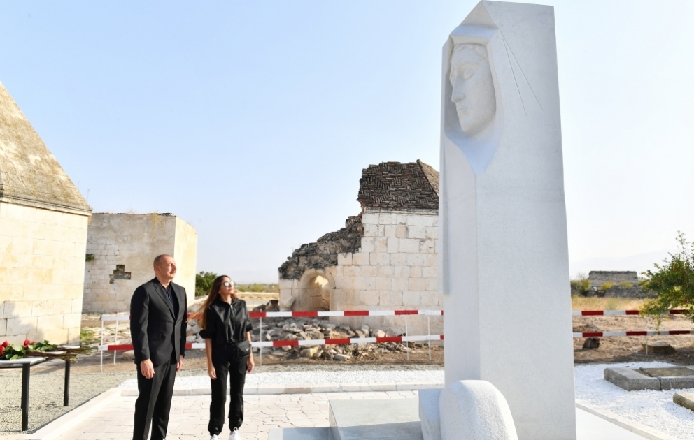 İmarət kompleksində görüləcək işlərlə tanışlıq və Xurşidbanu Natəvanın qəbirüstü abidəsinin açılışı YENİLƏNİB VİDEO