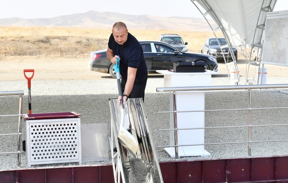Aghdam : le président Ilham Aliyev et son épouse Mehriban Aliyeva participent à la cérémonie de pose de la première pierre du village de Khydyrly VIDEO