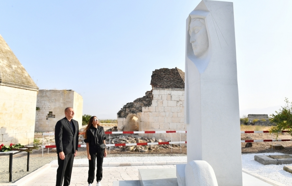Le président azerbaïdjanais et son épouse visitent le complexe Imaret et inaugurent le mausolée de Khourchidbanou Natavan VIDEO