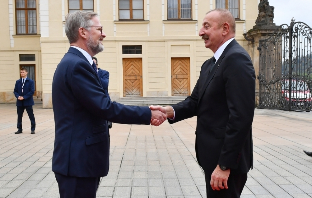 Praqada “Avropa siyasi birliyi” Zirvə Toplantısının açılış plenar iclası keçirilib  Azərbaycan Prezidenti İlham Əliyev iclasda iştirak edib YENİLƏNİB VİDEO