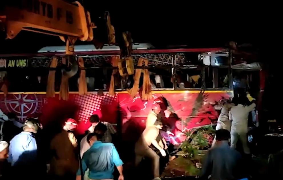 Hindistanda avtobus qəzasında 9 nəfər ölüb, 38 nəfər xəsarət alıb VİDEO