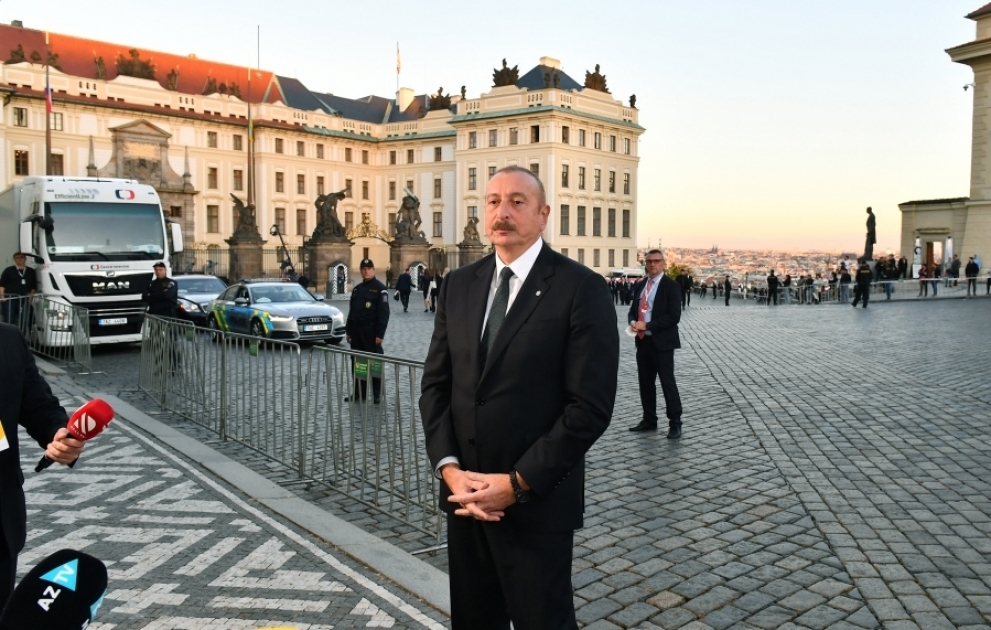 Le président Ilham Aliyev accorde une interview aux chaînes de télévision azerbaïdjanaises VIDEO