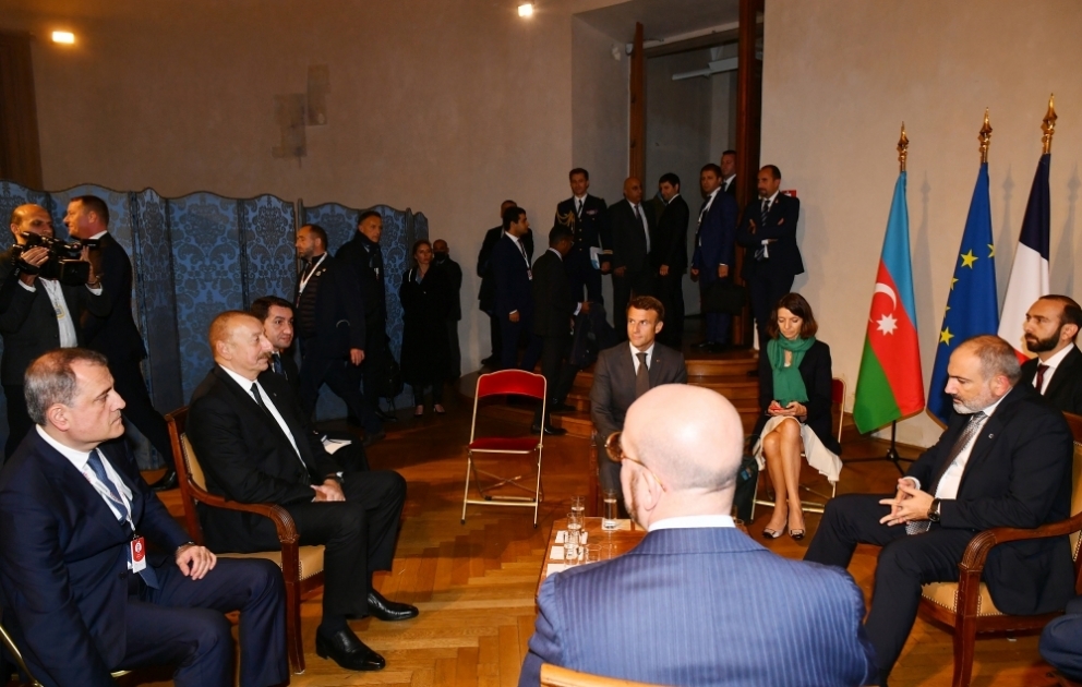 Präsident Ilham Aliyev, Präsident Macron, EU-Ratspräsident Michel und Armeniens Premierminister Paschinjan treffen sich erneut in Prag VIDEO