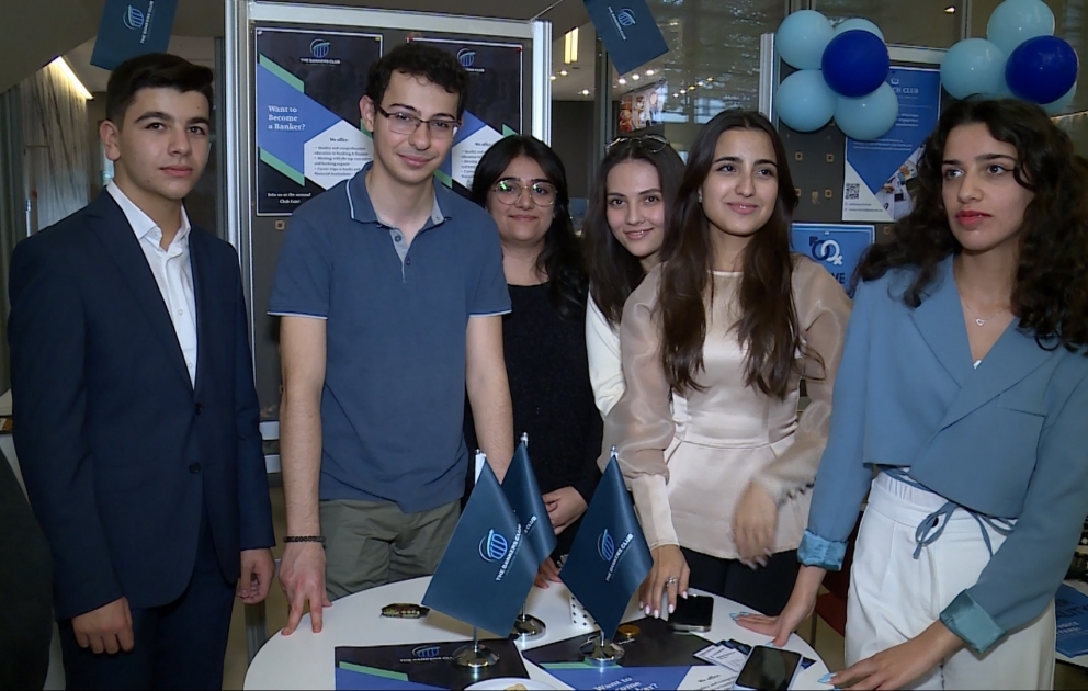 ADA Universitetində fəaliyyət göstərən tələbə klublarının ilk sərgisi keçirilib VİDEO