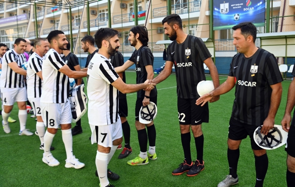 “Neft Daşları”nda “Neftçi” Peşəkar Futbol Klubu ilə neftçilər arasında yoldaşlıq görüşü keçirilib VİDEO