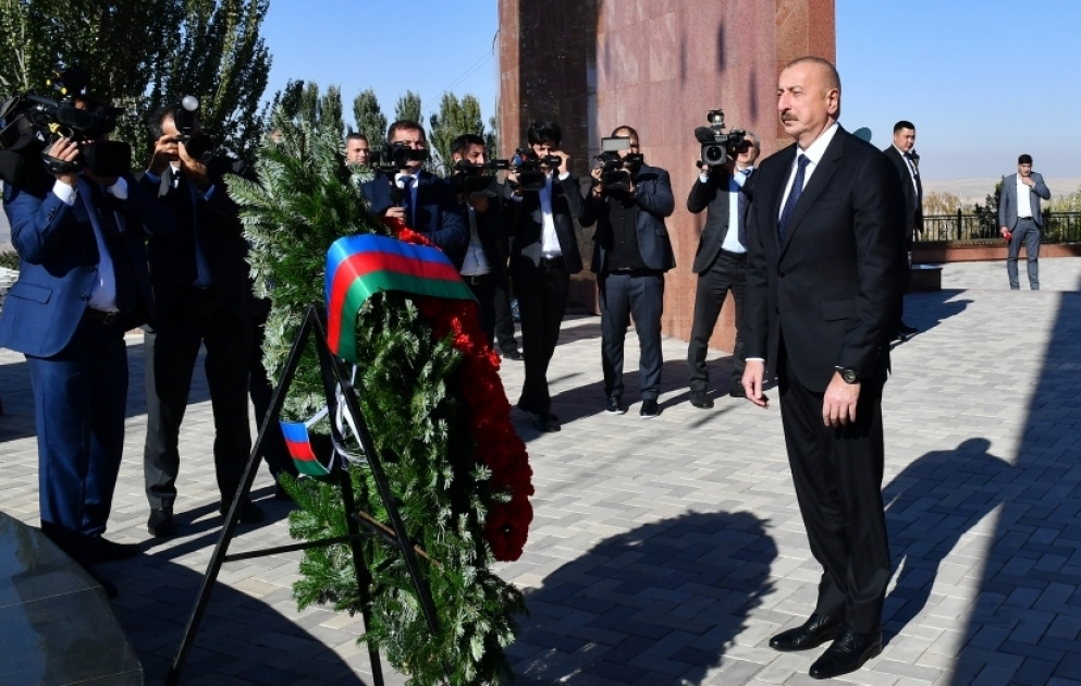 Президент Ильхам Алиев посетил Национальный историко-мемориальный комплекс «Ата-Бейит» в Бишкеке ОБНОВЛЕНО ВИДЕО
