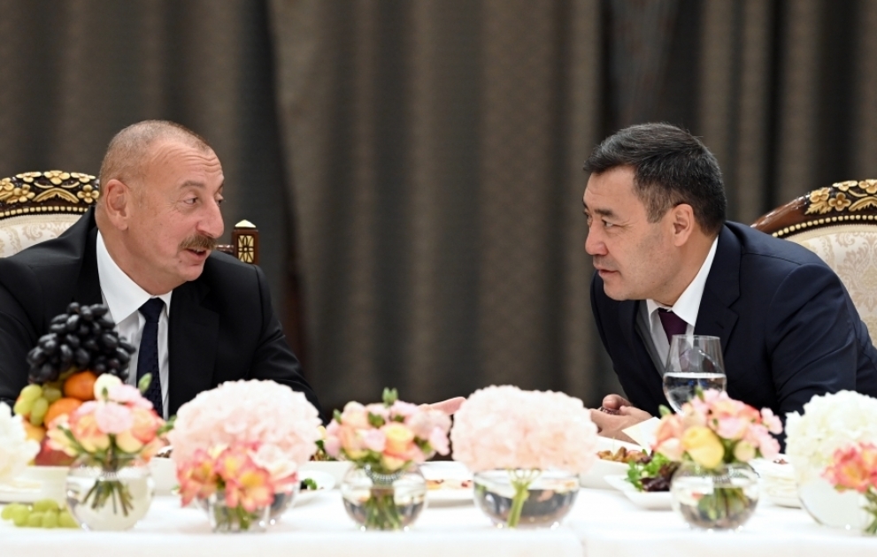 Une réception officielle a été organisée au nom du président du Kirghizistan Sadyr Japarov en l'honneur du président Ilham Aliyev VIDEO