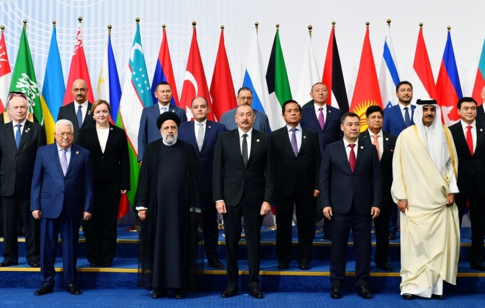 Plenarsitzung des 6. Gipfeltreffens der Konferenz für Interaktion und vertrauensbildende Maßnahmen in Asien in Astana Präsident von Aserbaidschan Ilham Aliyev nimmt an Plenarsitzung teil VIDEO