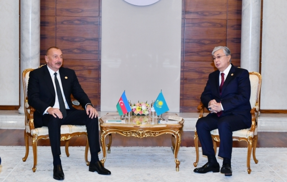 Präsident Ilham Aliyev und Präsident Kassym-Schomart Tokajew treffen sich in Astana VIDEO