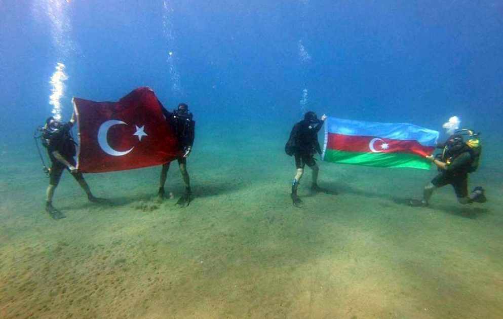 Azərbaycan və Türkiyə Hərbi Dəniz Qüvvələrinin xüsusi təyinatlılarının iştirak etdiyi birgə təlim başa çatıb VİDEO