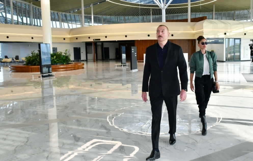Präsident Ilham Aliyev und First Lady Mehriban Aliyeva lernen auf internationalem Flughafen Zangilan geschaffene Bedingungen kennen VIDEO